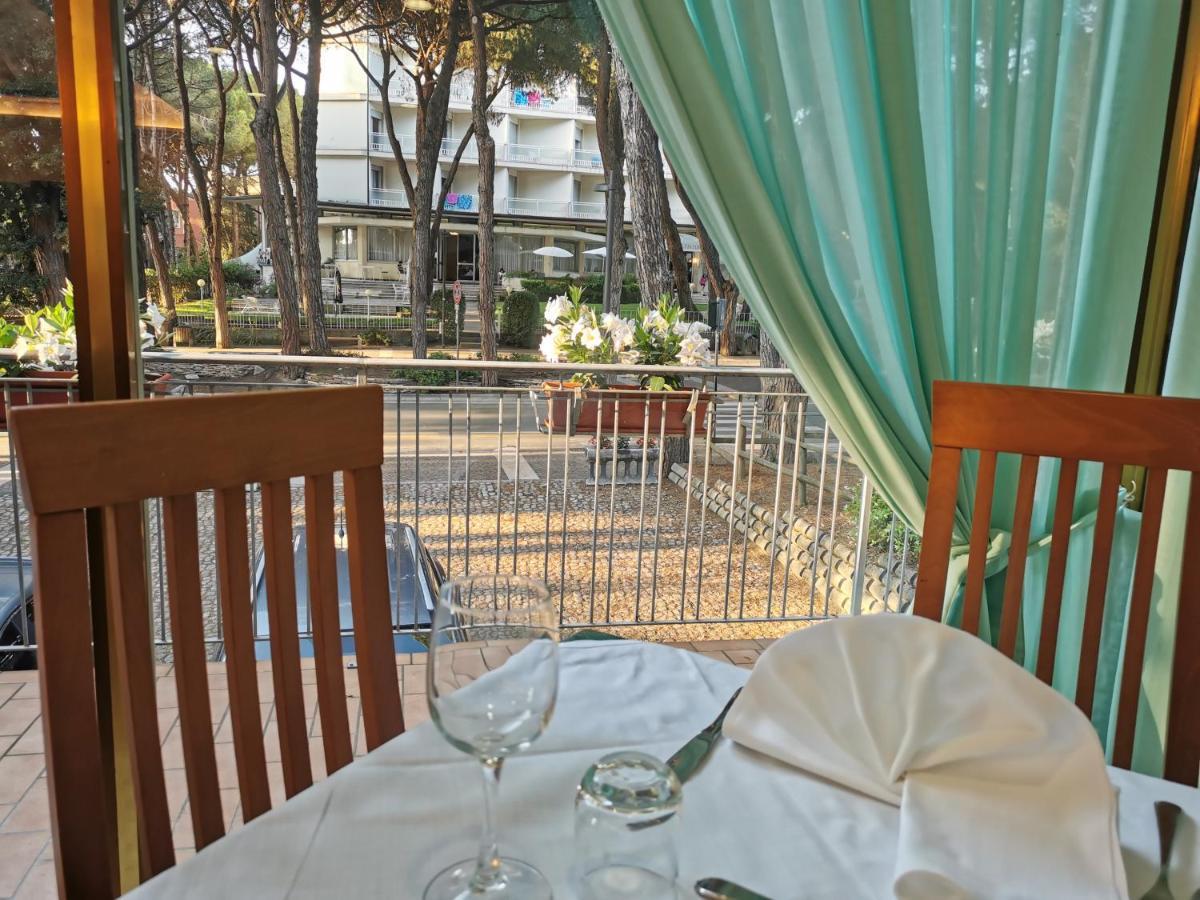 Hotel Pine Beach Rosolina Mare Eksteriør billede