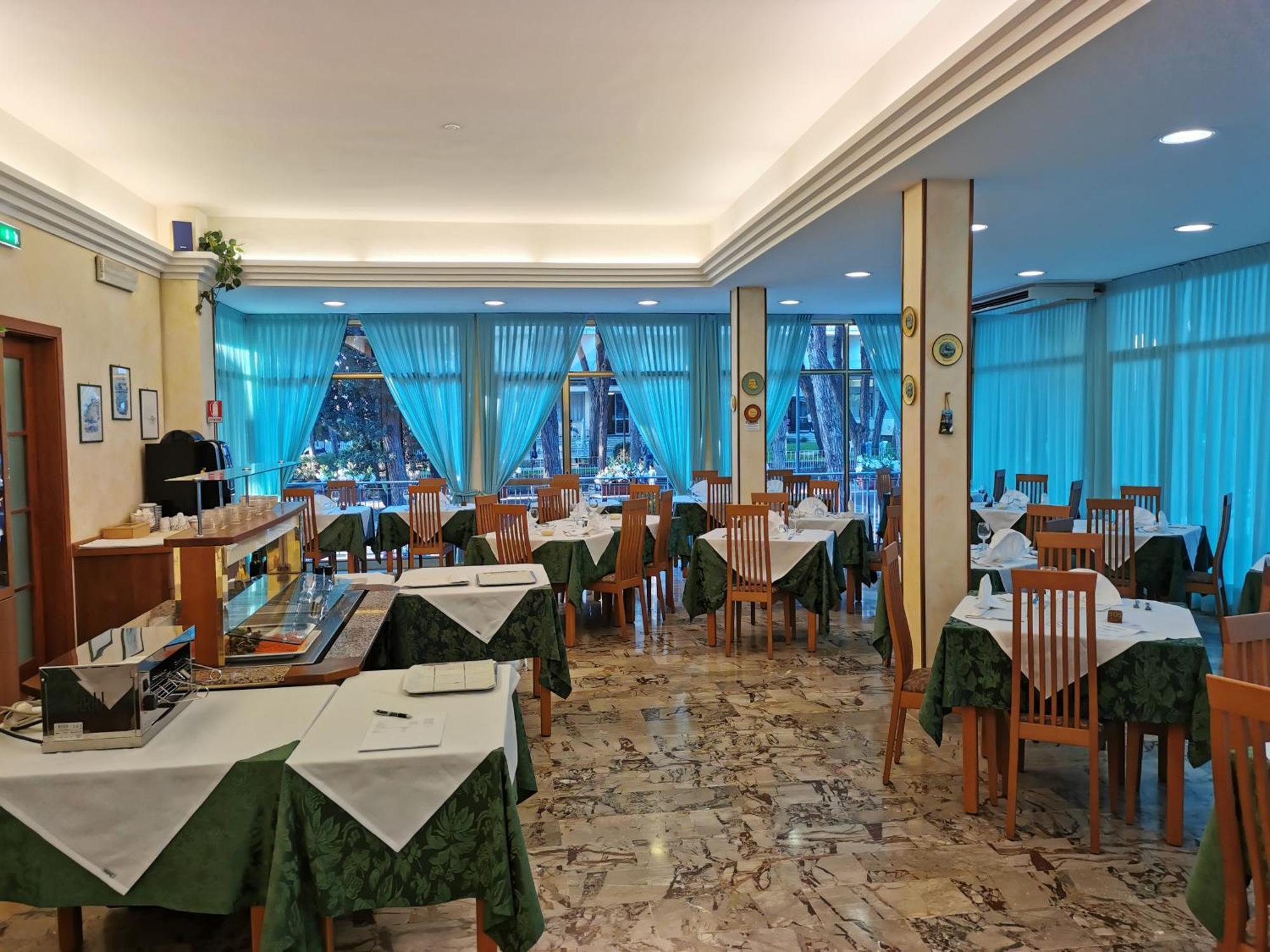 Hotel Pine Beach Rosolina Mare Eksteriør billede
