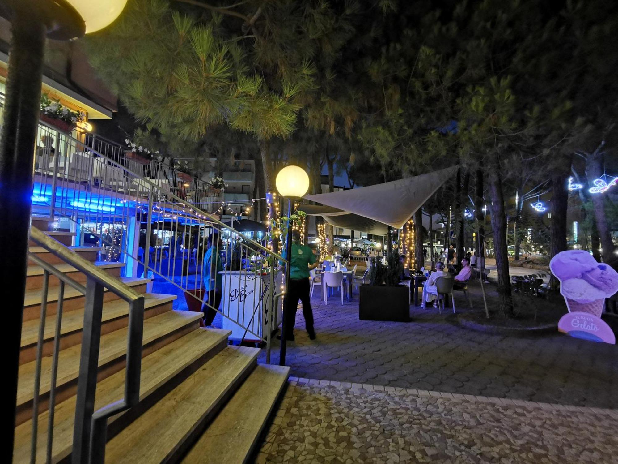 Hotel Pine Beach Rosolina Mare Eksteriør billede